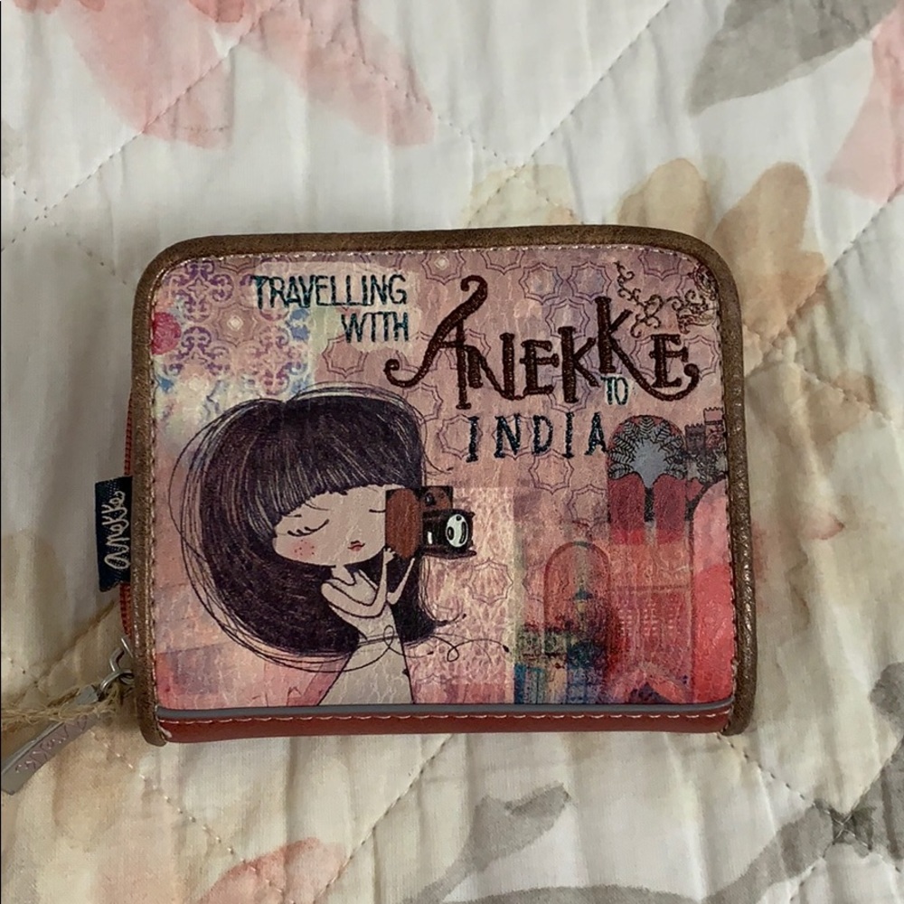 Traveling with Anekke wallet
